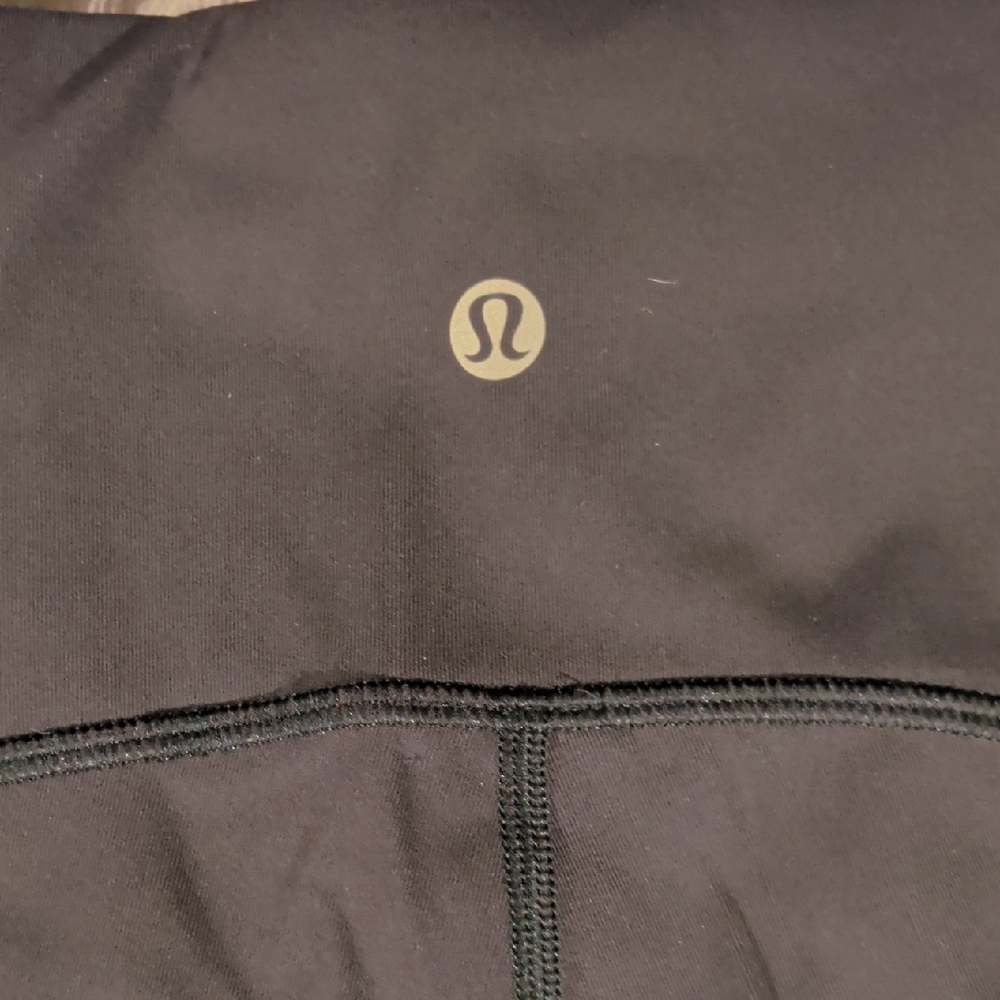 Lululemon Women's Navy Cropped Legging